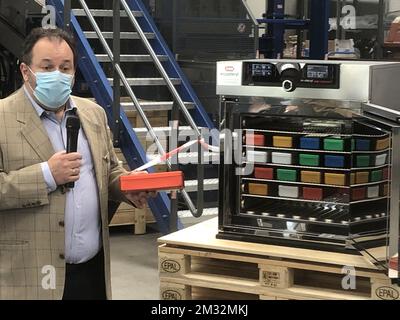 Bild zum Belga-Artikel "Une machine de l?entreprise montoise AMB Ecosteryl permet de decontaminer les masques de Protection", heute in MONS vertrieben. BESTE VERFÜGBARE QUALITÄT - BELGA FOTO ERIC CORNU Stockfoto