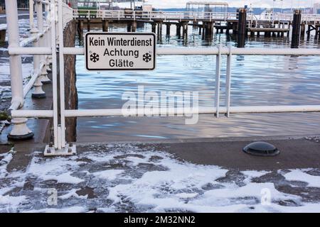 Kiel, 8. Dezember 2022, der erste Schnee den Jahres ist gefallen. Winterliche Impressionen in der Innenstadt, dem Hiroshimapark und dem Hafengebiet Stockfoto