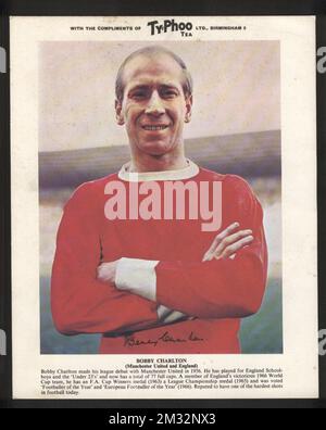 Ty-Phoo Tea großes Sammlerfoto von Bobby Charlton, Manchester United und England aus den 1960er Jahren mit Details seiner Karriere. Stockfoto