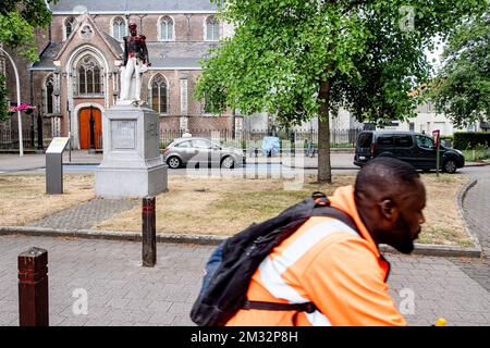 Die Abbildung zeigt eine verwüstete Statue von König Leopold II. Von Belgien, Donnerstag, den 04. Juni 2020 in Ekeren, Antwerpen, die gestern Nacht in Brand gesetzt wurde. Die Statue scheint nach ihrer Vernichtung irreparabel zu sein, eine Protestaktion inmitten der Diskussionen, alle Leopold 2 Statuen wegen der Missetaten in seiner ehemaligen Kolonie Kongo zu entfernen. BELGA FOTO JONAS ROOSENS Stockfoto