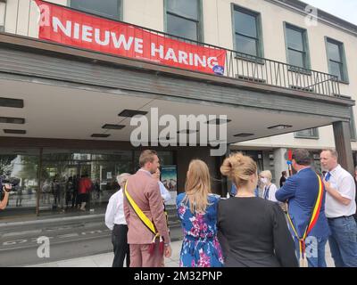 Die Ankunft des ersten Hollandse Nieuwe/Maatjes (umgebrannter Hering) in Oostende am Freitag, den 12. Juni 2020. BELGA FOTO MAAIKE TIJSSENS Stockfoto