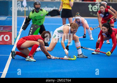 Valencia, Spanien. 14.. Dezember 2022. Kathryn Mullan von Irland #9 in Aktion während des FIH Hockey Women's Nations Cup Spanien 2022 auf dem Poliesportiu Municipal Verge del Carme.(Endergebnisse; Irland 2:2 Korea ) Kredit: SOPA Images Limited/Alamy Live News Stockfoto