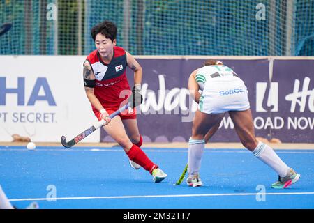 Valencia, Spain. 14th Dec, 2022. Eunbi Cheon of Korea #10 seen in action during the FIH Hockey Women's Nations Cup Spain 2022 at Poliesportiu Municipal Verge del Carme.(Final scores; Ireland 2:2 Korea ) Credit: SOPA Images Limited/Alamy Live News Stockfoto