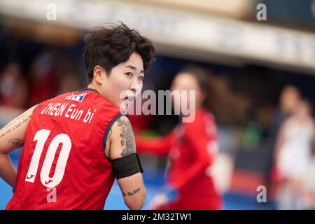 Valencia, Spain. 14th Dec, 2022. Eunbi Cheon of Korea #10 seen in action during the FIH Hockey Women's Nations Cup Spain 2022 at Poliesportiu Municipal Verge del Carme.(Final scores; Ireland 2:2 Korea ) Credit: SOPA Images Limited/Alamy Live News Stockfoto