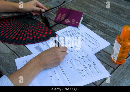 Abbildung zeigt das „Public Health Passenger Locator Form“, das ab heute, Mittwoch, den 29. Juli 2020, auf der Website des belgischen Auswärtigen Dienstes verfügbar ist. Das Formular muss von Personen ausgefüllt werden, die aus dem Ausland nach Belgien zurückkehren, damit Personen, die aus dem Ausland zurückkommen, die Möglichkeit haben, Kontakt zu suchen. BELGA FOTO NICOLAS MAETERLINCK Stockfoto