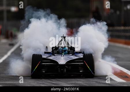 Valencia, Spanien. 14.. Dezember 2022. 12/14/2022 – Maximilian Gunther, Maserati MSG Racing, Maserati Tipo Folgore, verbrennt während des Formel E-Valencia-Tests in Valencia, Spanien, in der Boxengasse. (Foto: Andrew Ferraro/Motorsport Images/Sipa USA) Kredit: SIPA USA/Alamy Live News Stockfoto