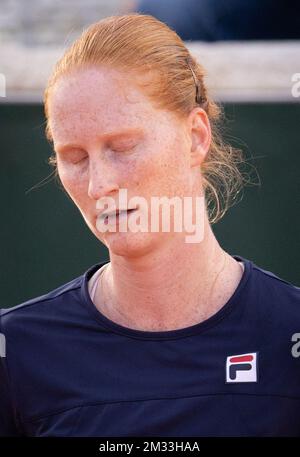 Die belgische Alison Van Uytvanck sieht deprimiert aus nach dem Spiel zwischen dem belgischen Van Uytvanck und der rumänischen Bara in der zweiten Runde des Frauenwettkampfes beim Roland Garros French Open Tennis Turnier am Donnerstag, den 01. Oktober 2020 in Paris, Frankreich. Die Hauptpunktzahl des diesjährigen Roland Garros Grand Slam wurde aufgrund der anhaltenden Covid-19-Pandemie verschoben. Das diesjährige Turnier findet vom 27. September bis zum 11. Oktober statt. BELGA FOTO BENOIT DOPPPAGNE Stockfoto