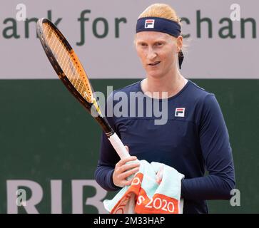 Die belgische Alison Van Uytvanck sieht während des Spiels zwischen dem belgischen Van Uytvanck und der rumänischen Bara, in der zweiten Runde des Frauenwettkampfs im Roland Garros French Open Tennis Turnier, in Paris, Frankreich, am Donnerstag, den 01. Oktober 2020, deprimiert aus. Die Hauptpunktzahl des diesjährigen Roland Garros Grand Slam wurde aufgrund der anhaltenden Covid-19-Pandemie verschoben. Das diesjährige Turnier findet vom 27. September bis zum 11. Oktober statt. BELGA FOTO BENOIT DOPPPAGNE Stockfoto