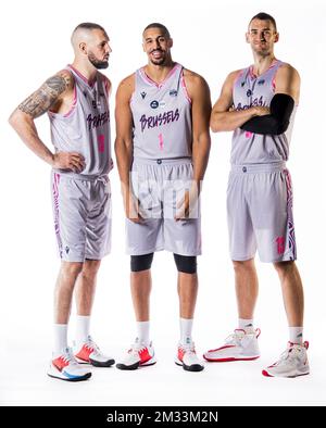 Stephane Moris, Ryan Richards und Viktor Iljins posieren bei einem Fotoshooting der belgischen Basketballmannschaft Phoenix Brussels vor der EuroMillions League 2020-2021 am Freitag, den 09. Oktober 2020 in Brüssel. BELGA FOTO JASPER JACOBS Stockfoto