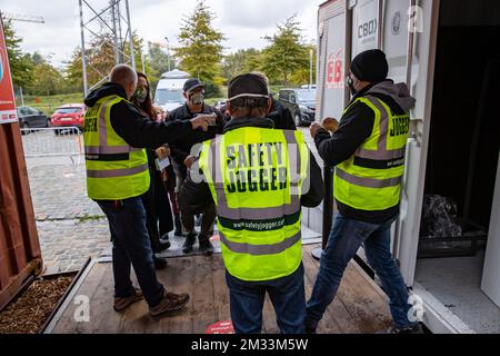 Abbildung zeigt ein Konzert von Depart XXL auf dem koronaproof Event Square in Kortrijk, Samstag, den 10. Oktober 2020. BELGA FOTO KURT DESPLENTER Stockfoto