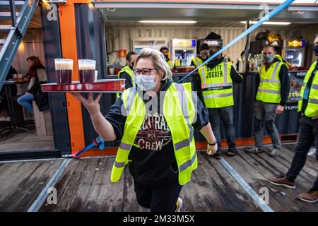 Abbildung zeigt ein Konzert von Depart XXL auf dem koronaproof Event Square in Kortrijk, Samstag, den 10. Oktober 2020. BELGA FOTO KURT DESPLENTER Stockfoto