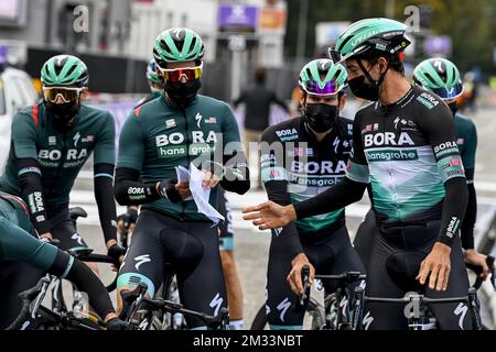 Bora-Hansgrohe-Fahrer vor der 108h. Ausgabe des eintägigen Radrennens „Scheldeprijs“, 174km von Schoten nach Schoten, Mittwoch, 14. Oktober 2020. Die diesjährigen flämischen Radrennen wurden aufgrund der anhaltenden Coronavirus-Pandemie von Frühjahr auf Herbst verschoben. Öffentlich ist eine Empfehlung, zu Hause zu bleiben und dem Radrennen im Fernsehen oder Radio zu folgen. BELGA FOTO DIRK WAEM Stockfoto