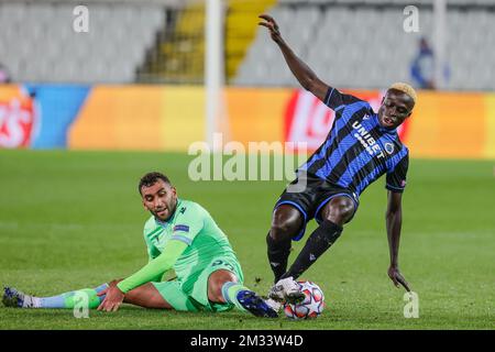 Lazios Mohamed Fares und Krepin Diatta des Clubs kämpfen um den Ball während des zweiten Gruppenspiels der UEFA Champions League in der Gruppe F zwischen dem belgischen Fußballteam Club Brügge und dem italienischen Verein SS Lazio Roma, Mittwoch, den 28. Oktober 2020 in Brügge. BELGA FOTO BRUNO FAHY Stockfoto