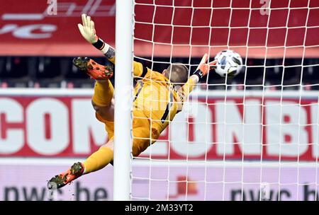 Der englische Torwart Jordan Pickford hat es versäumt, einen Freistoß von Belgiens Dries Mertens (nicht abgebildet) während eines Fußballspiels der Nations League zwischen der belgischen Nationalmannschaft Red Devils und England, dem fünften Spiel (von sechs) in der Liga A, Gruppe 2, Sonntag, den 15. November 2020 in Leuven, zu stoppen. BELGA FOTO DIRK WAEM Stockfoto