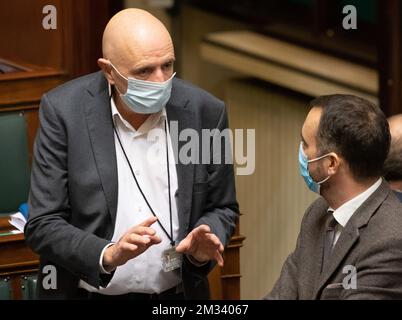 Georges Dallemagne von CDH und Maxime Prevot von CDH auf einer Plenarsitzung der Kammer im Bundesparlament in Brüssel am Donnerstag, den 19. November 2020. BELGA FOTO BENOIT DOPPPAGNE Stockfoto