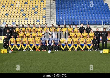 Die Spieler von Waasland-Beveren posieren für den Fotografen, das zweite 2020-2021-Fotoshooting des belgischen Fußballvereins Waasland-Beveren, Mittwoch, den 25. November 2020 in Beveren. BELGA FOTO DIRK WAEM Stockfoto