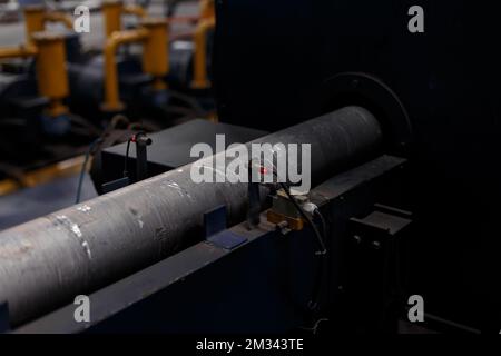 Das Innere ist moderne Ausrüstung in der Fabrik, experimentelle Ausrüstung. Arbeiten Sie mit Metall Stockfoto