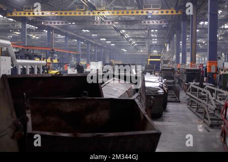 Das Innere ist moderne Ausrüstung in der Fabrik, experimentelle Ausrüstung. Arbeiten Sie mit Metall Stockfoto