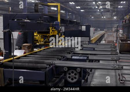 Das Innere ist moderne Ausrüstung in der Fabrik, experimentelle Ausrüstung. Arbeiten Sie mit Metall Stockfoto