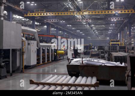 Das Innere ist moderne Ausrüstung in der Fabrik, experimentelle Ausrüstung. Arbeiten Sie mit Metall Stockfoto