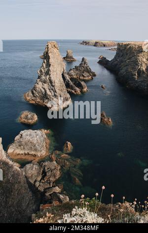 Die berühmten Orte der Insel Belle Ile en Mer, Nadeln von Port-Coton und die Klippen Stockfoto