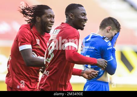 Der Martin Hongla aus Antwerpen feiert seine Feier, nachdem er am Sonntag, den 17. Januar 2021 in Gent, am 20. Tag der ersten Division der belgischen Meisterschaft „Jupiler Pro League“, ein Fußballspiel zwischen KAA Gent und dem Royal Antwerpen FC RAFC erzielt hat. BELGA FOTO LAURIE DIEFFEMBACQ Stockfoto