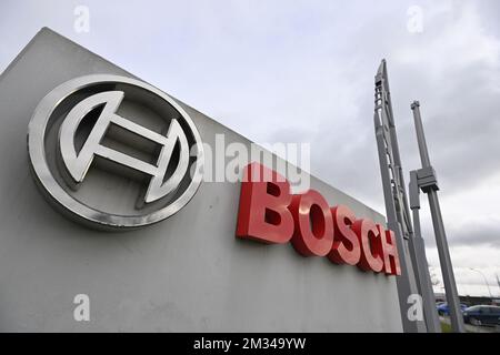 Abbildung zeigt das Bosch-Logo am Produktionsstandort der Wischerblätter und Wischerarme von Robert Bosch in Tienen, wo am Donnerstag, den 21. Januar 2021, 400 Arbeitsplätze bedroht sind. BELGA FOTO ERIC LALMAND Stockfoto