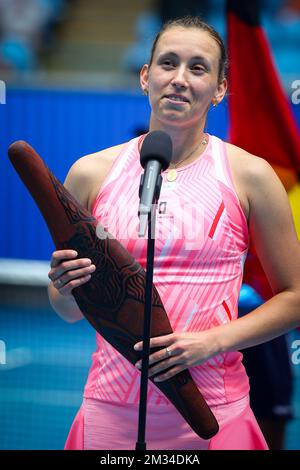 Elise Mertens (WTA 7) hält eine Rede, nachdem sie das Finale des WTA Gippsland Trophy-Turniers zwischen den belgischen Mertens (WTA 20) und dem estnischen Kanepi (WTA 94) in Melbourne, Australien, am Sonntag, den 07. Februar 2021 gewonnen hat. In diesem Jahr finden alle Vorbereitungsturniere für die Australian Open in Melbourne statt. BELGA FOTO PATRICK HAMILTON Stockfoto