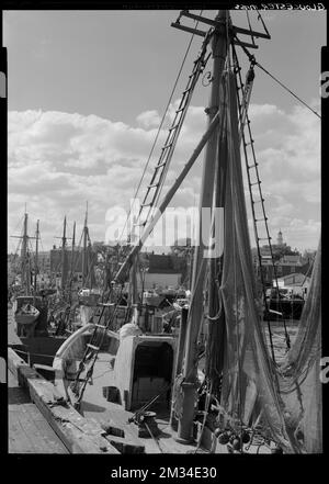 Gloucester, Boote im Yachthafen, Boote, Häfen, Piers und Anlegestellen. Samuel Chamberlain Fotosammlung Negatives Stockfoto