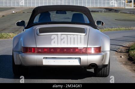 Das Abbildungsbild zeigt einen Porsche 964 WTL Automobil, der früher dem ehemaligen Fußballstar Diego Armando Maradona gehörte, Mittwoch, den 24. Februar 2021 in Vichte. Das Auto wird von Bonhams versteigert. BELGA FOTO BENOIT DOPPPAGNE Stockfoto