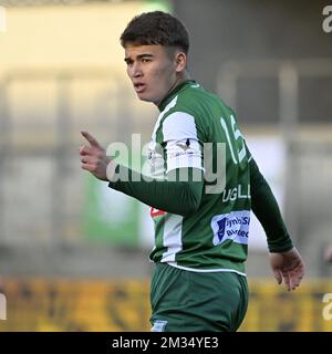 Lommels Manfred Alonso Ugalde Arce wurde während eines Fußballspiels zwischen Lommel SK und RFC Seraing am Samstag, den 24. April 2021 in Lommel am letzten Tag der 1B. Division der belgischen Fußballmeisterschaft in der „Proximus League“ gezeigt. BELGA FOTO YORICK JANSENS Stockfoto