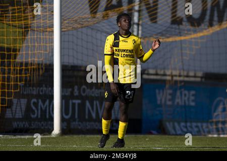 Maxime Limbombe von Lierse wurde während eines Fußballspiels zwischen Lierse Kempenzonen und RWDM am Sonntag, den 25. April 2021, in Lier, am letzten Tag der 1B. Division der belgischen Fußballmeisterschaft, der Proximus League, gezeigt. BELGA FOTO KRISTOF VAN ACCOM Stockfoto