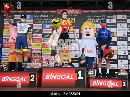 Belgischer Jonas Rickaert von Alpecin-Fenix, norwegischer Rasmus Tiller von Uno-X und belgischer Yves Lampaert von Deceuninck - Quick-Step-Feier auf dem Podium der „Dwars Door Het Hageland“ eintägiges Radrennen, viertes Rennen des Bingoal Cycling Cup, 180km Uhr von Aarschot bis Diest, Samstag, 05. Juni 2021. BELGA FOTO JASPER JACOBS Stockfoto