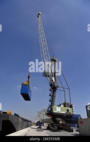 Abbildung zeigt das Firmenwerk der Gosselin Group, Spezialist für Umzug und Logistik, Donnerstag, den 10. Juni 2021, im Hafen von Antwerpen. BELGA FOTO ERIC LALMAND Stockfoto