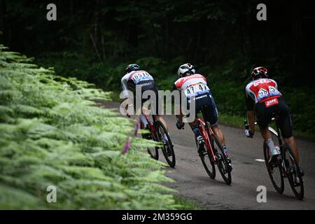 Der slowenische Matej Mohoric von Bahrain Victorious, der belgische Jasper Stuyven von Trek-Segafredo und der belgische Brent Van Moer von Lotto Soudal wurden während der siebten Etappe der 108.. Ausgabe des Radrennen Tour de France, 249,1km von Vierzon nach Le Creusot, Frankreich, am Freitag, den 02. Juli 2021 in Aktion gezeigt. Die diesjährige Tour de France findet vom 26. Juni bis zum 18. Juli 2021 statt. BELGA FOTO DAVID STOCKMAN Stockfoto