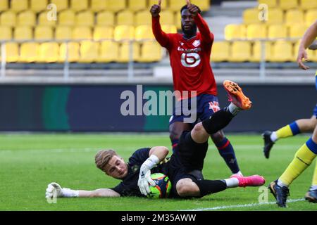 Nordin Jackers, Torwart von Waasland-Beveren, wurde bei einem freundlichen Fußballspiel zwischen Waasland-Beveren und dem französischen Verein Lille OSC am Freitag, den 09. Juli 2021 in Beveren in Aktion gezeigt. BELGA FOTO DAVID PINTENS Stockfoto