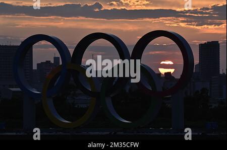 Die Abbildung zeigt die Olympischen Symbole, die am Montag, den 19. Juli 2021, in Tokio, Japan, die „Olympischen Spiele 2020“ ankündigen. Die Olympischen Sommerspiele finden vom 23. Juli bis zum 8. August 2021 statt. BELGA FOTO DIRK WAEM Stockfoto