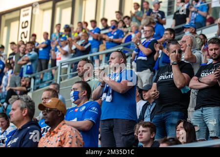 Gents Fans wurden in einer zweiten Runde des Qualifikationsspiels für die Conference League, dem dritten europäischen Wettkampf, zwischen der ersten Fußballmannschaft der Jupiler Pro League, KAA Gent, und dem norwegischen Verein Valerenga, am Donnerstag, den 22. Juli 2021 in Gent, fotografiert. BELGA FOTO KURT DESPLENTER Stockfoto