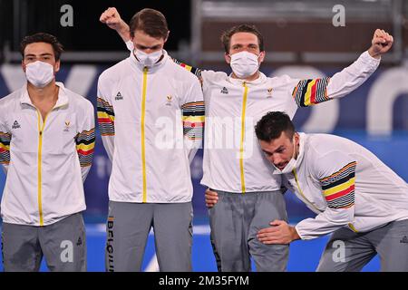 Thomas Briels in Belgien, Felix Denayer in Belgien, Torwart Vincent Vanasch in Belgien und Eishockeyspieler Simon Gougnard feiern, nachdem sie nach dem 1-1. Endergebnis des letzten Hockeyspiels zwischen den belgischen Roten Löwen und Australien beim Männer-Field-Hockeyturnier Schießereien gewonnen haben. Am 14. Tag der Olympischen Spiele 2020 in Tokio, Japan, am Donnerstag, den 05. August 2021. Die verschoben Olympischen Sommerspiele 2020 finden vom 23. Juli bis zum 8. August 2021 statt. BELGA FOTO DIRK WAEM Stockfoto