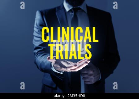 Text, der klinische Studien zur Inspiration zeigt. Konzept bedeutet Forschungsforschung zu neuen Therapien für den Menschen Stockfoto