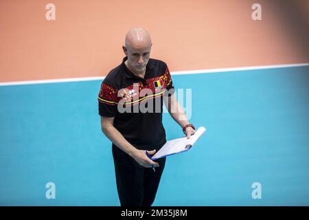 Der belgische Cheftrainer Fernando Munoz zeigte sich während eines freundlichen Volleyballspiels zwischen der belgischen Volleyballnationalmannschaft der Männer, den Red Dragons, und der deutschen Volleyballnationalmannschaft in Leuven am Mittwoch, den 18. August 2021. BELGA FOTO HATIM KAGHAT Stockfoto