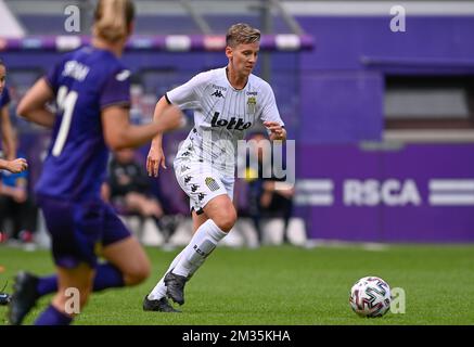 Julie Challe von Charleroi wurde am Samstag, den 28. August 2021, am 2. Tag der Super League Women, bei einem Fußballspiel zwischen RSC Anderlecht und Sporting Charleroi in Brüssel gezeigt. BELGA FOTO DAVID CATRY Stockfoto