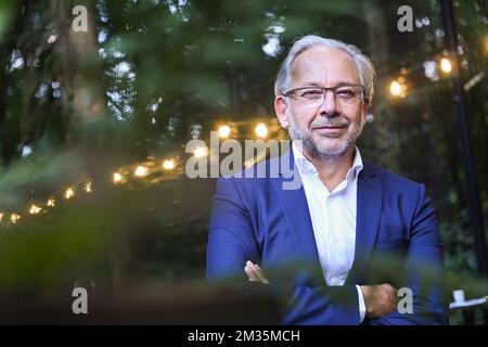 RTBF-Generalverwalter Jean-Paul Philippot postet für den Fotografen auf einer Pressekonferenz, um die neue Saison des französischsprachigen öffentlich-rechtlichen Rundfunkunternehmens RTBF am Dienstag, den 31. August 2021 in Brüssel vorzustellen. BELGA FOTO LAURIE DIEFFEMBACQ Stockfoto