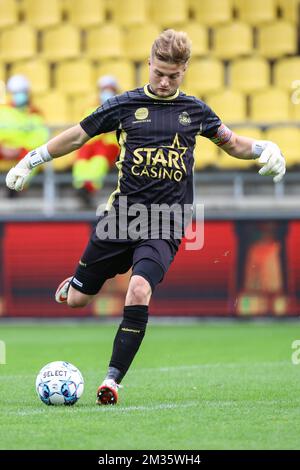 Die Nordin Jackers von Waasland-Beveren wurden während eines Fußballspiels zwischen Waasland-Beveren und Royal Excelsior Virton am Sonntag, den 03. Oktober 2021 in Beveren, am 7. Tag der zweiten Spielrunde der „1B Pro League“ der belgischen Fußballmeisterschaft gezeigt. BELGA FOTO DAVID PINTENS Stockfoto