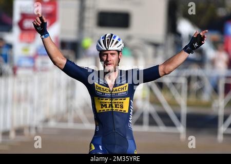 Der belgische Daan Soete feiert, dass er die Ziellinie überquert und beim Trek CX Cup Cyclocross am Freitag, den 08. Oktober 2021 in Waterloo, Wisconsin, USA, das Elite-Rennen der Männer gewinnt. BELGA FOTO DAVID STOCKMAN Stockfoto