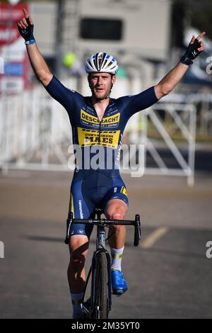 Der belgische Daan Soete feiert, dass er die Ziellinie überquert und beim Trek CX Cup Cyclocross am Freitag, den 08. Oktober 2021 in Waterloo, Wisconsin, USA, das Elite-Rennen der Männer gewinnt. BELGA FOTO DAVID STOCKMAN Stockfoto