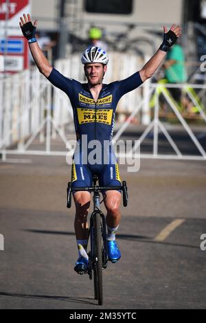 Der belgische Daan Soete feiert, dass er die Ziellinie überquert und beim Trek CX Cup Cyclocross am Freitag, den 08. Oktober 2021 in Waterloo, Wisconsin, USA, das Elite-Rennen der Männer gewinnt. BELGA FOTO DAVID STOCKMAN Stockfoto