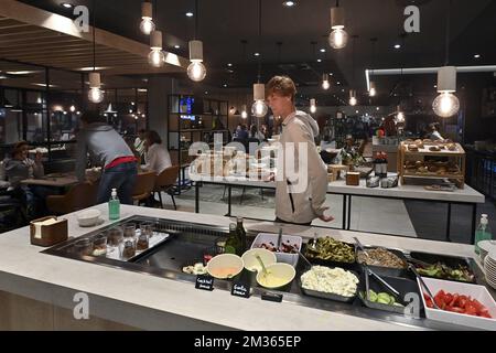 Italienischer Jannik Sünder, das bei einem Abendessen mit Spielern in marge vom European Open Tennis ATP Turnier in Antwerpen am Montag, den 18. Oktober 2021, gezeigt wurde. BELGA FOTO DIRK WAEM Stockfoto