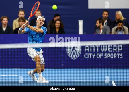 Diego Schwartzman aus Argentinien, das während eines Einzelspiels zwischen British Murray und Argentinian Schwartzman im Finale 1/8 des European Open Tennis ATP-Turniers am Donnerstag, den 21. Oktober 2021 in Antwerpen gezeigt wurde. BELGA FOTO DAVID PINTENS Stockfoto