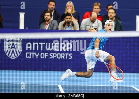 Diego Schwartzman aus Argentinien, das während eines Einzelspiels zwischen British Murray und Argentinian Schwartzman im Finale 1/8 des European Open Tennis ATP-Turniers am Donnerstag, den 21. Oktober 2021 in Antwerpen gezeigt wurde. BELGA FOTO DAVID PINTENS Stockfoto